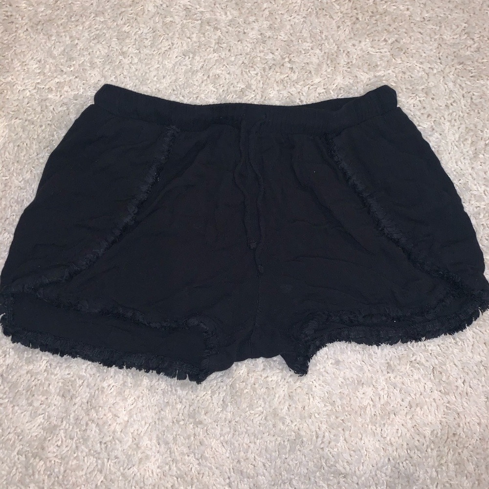 Black loose semi ridges short